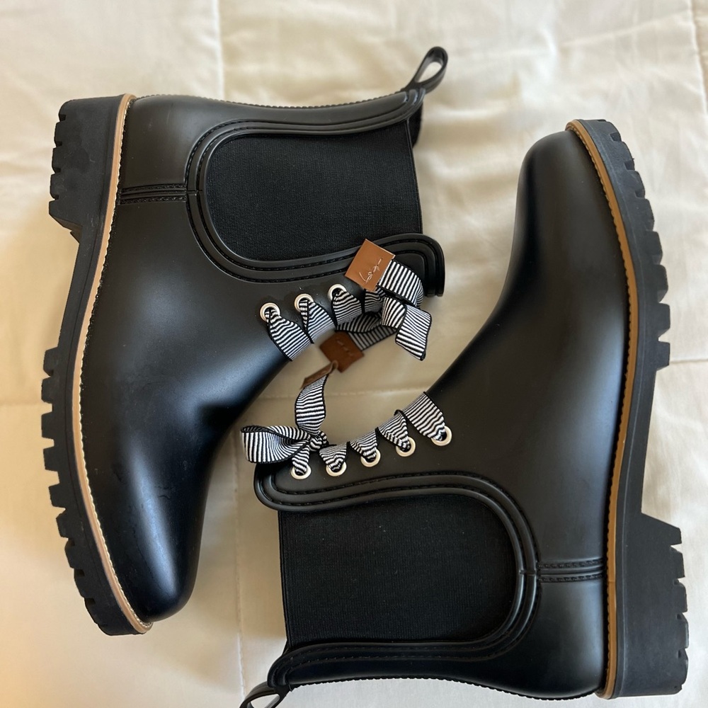 Bernardo rain boots
